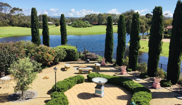 Luxury Londolozi Lodge African themed pet-friendly haven traditional B&B