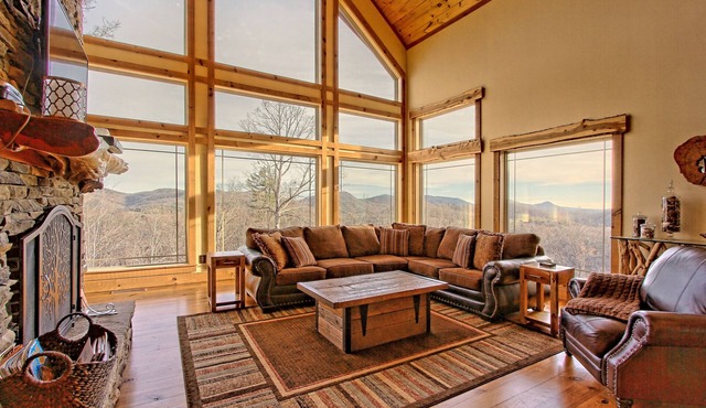 Luxury, Long Range Mountain Views with Hot Tub Near Lake Burton