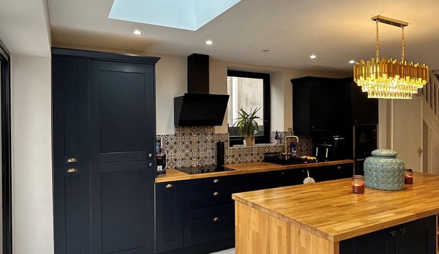 Luxury Long-stay House in Central Cardiff with Hot Tub