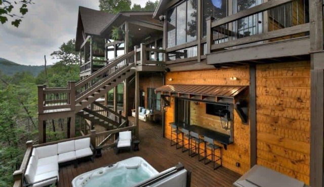 Luxury Looks | Free Night Offer!