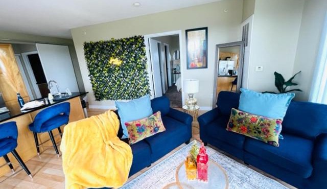 Luxury Louisville View and Beautiful Oasis with King Suite