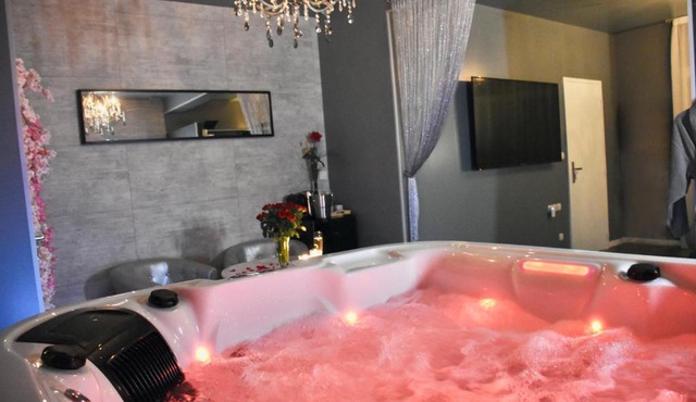 Luxury & Love - Professional Jaccuzzi and Spa