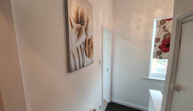 ** Luxury & lovely Cosy well equipped home + Free Parking + Free Fast WiFi **