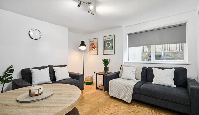 Luxury Lower-Level Two Bed Apt