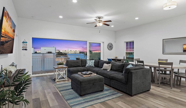 Luxury Madeira Beach Penthouse - Water Views Heated Pool Near John’s Pass