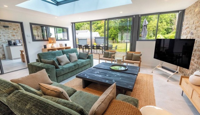 LUXURY - Magnificent 4-bedroom luxury villa by Groom*