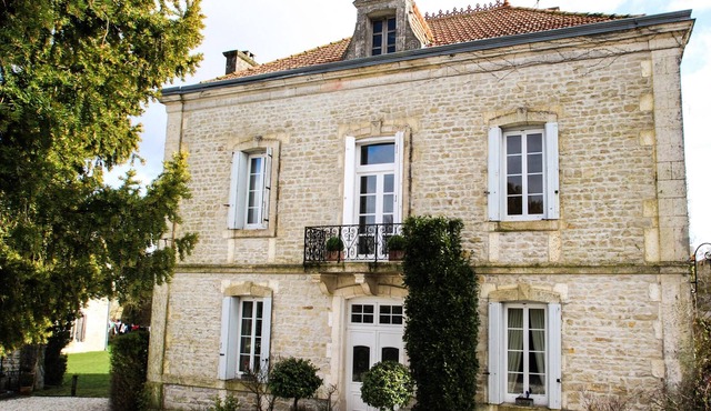 Luxury Maison Maitre near Angouleme with Pool, 8 People