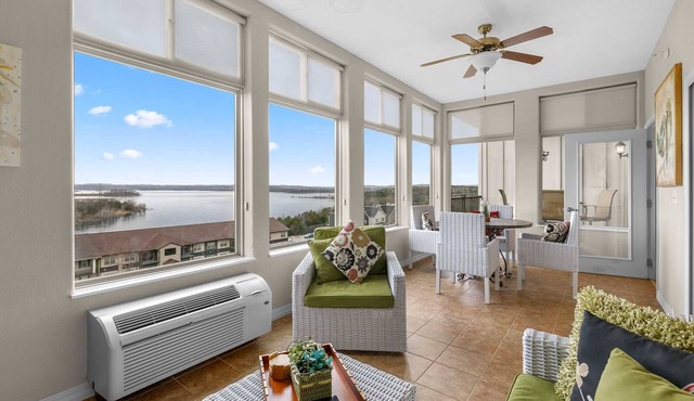 Luxury Majestic Condo on Table Rock Lake - Main Channel View and 5 Mins to Downtown