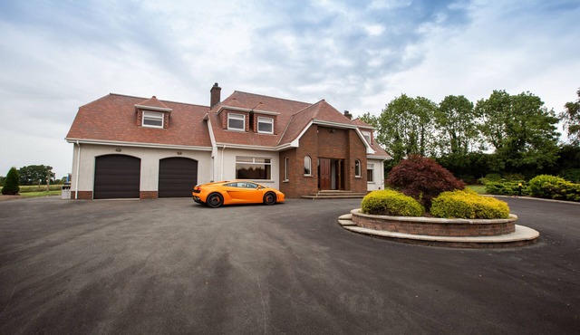 Luxury Manor, 5*HotTub, 20min belfast city centre