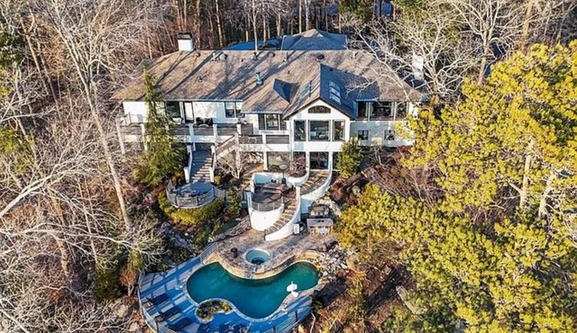 Luxury Mansion available with Pool, Gym and More - Perfect for entertaining