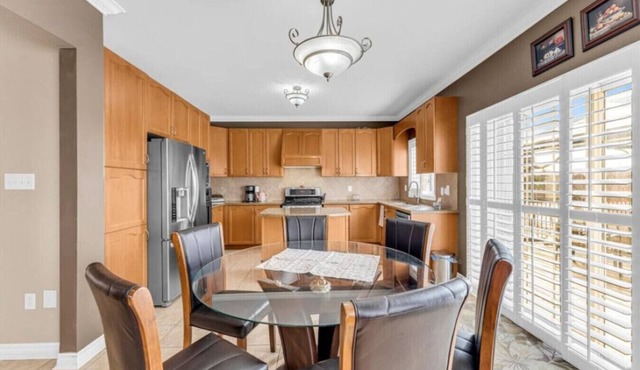 Luxury Mansion by Toronto & YYZ I Large Backyard