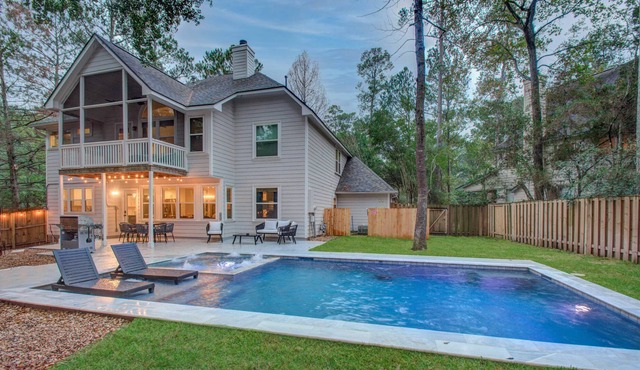 Luxury Mansion Dream Home | 6 Bed, Pool, Grill