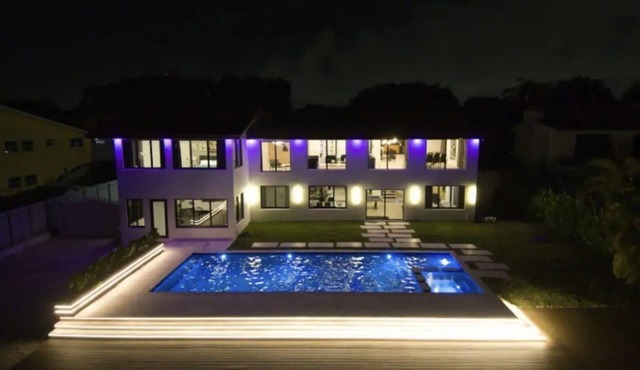 luxury mansion, nightclub miami life