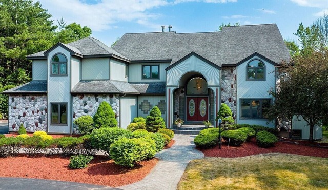 Luxury Mansion Rentals in Niskayuna, NY USA