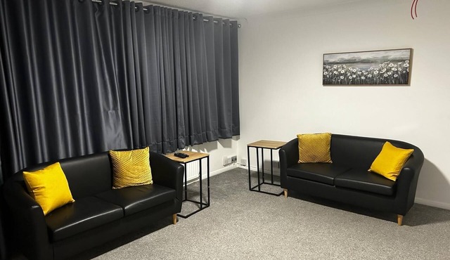 Luxury Mansion – Spacious & PrivatenMinutes from Elm Park & Hornchurch stations