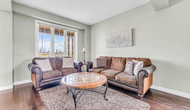 Luxury Mansion with Chefs Kitchen by Niagara Falls