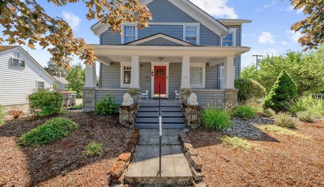 Luxury McMinnville Craftsman Walk to 3rd St Hot Tub + Fire Pit