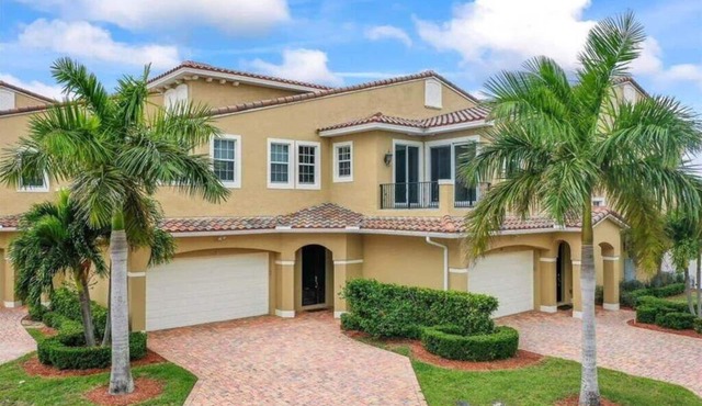 Luxury Mediterranean villa with courtyard by the beach where you eat, play love.