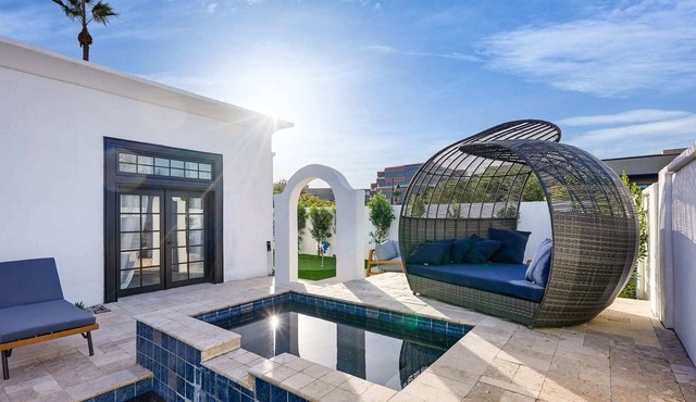 Luxury Mediterranean Villa - Walking Distance to Old Town!