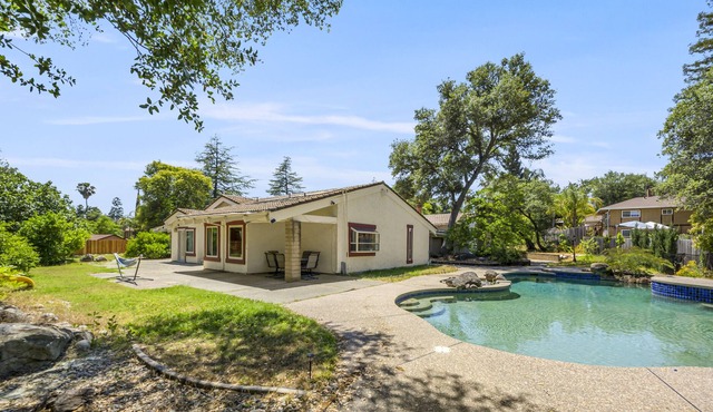 Luxury Mediterranean style - Large, Safe, Quiet, Family-Friendly