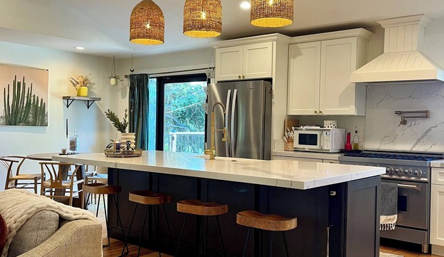 Luxury Meets Tranquility — Stylish Hilltop Home Minutes from Downtown Murphys