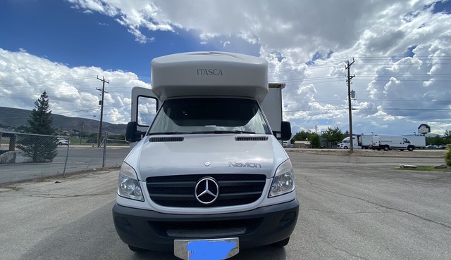Luxury Mercedes Class C - Non Stationary RV Rental Sleeps 5