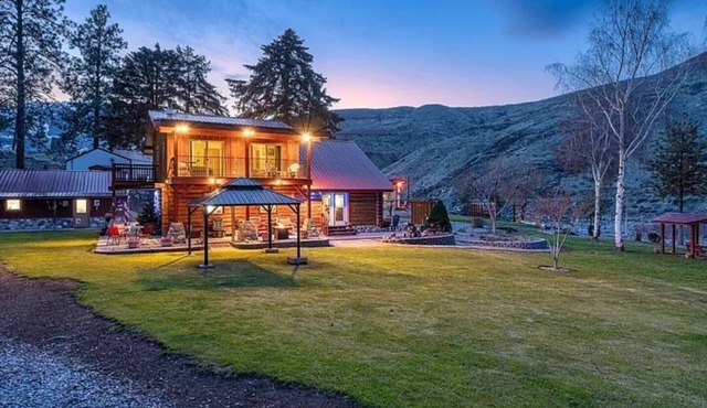 Luxury Methow River Retreat