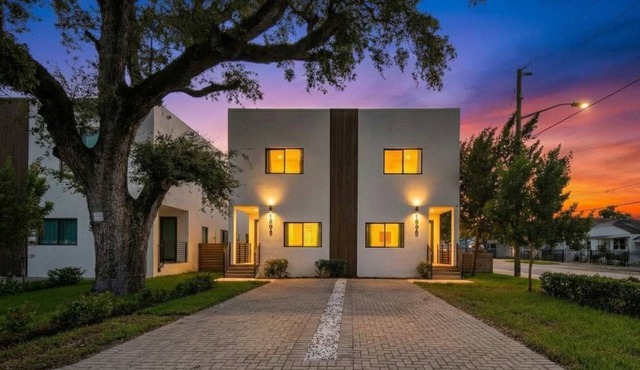 Luxury Miami Duplex | Sleeps 36 | 2 Hot Tubs
