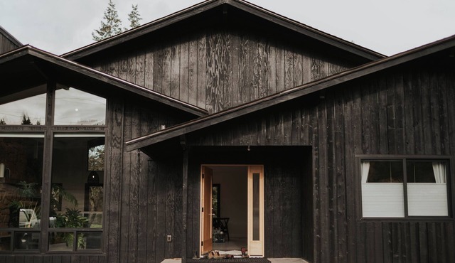 Luxury Mid-Century Scandinavian Home w/HOT TUB