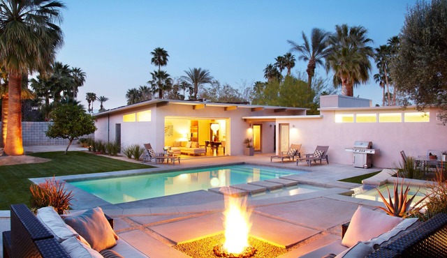 Luxury Mid-Century Modern Outdoor Living with Pool/Spa. Excellent Guest Reviews.