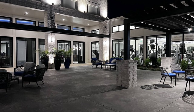 Luxury Mid-rise Apartments with Clubhouse