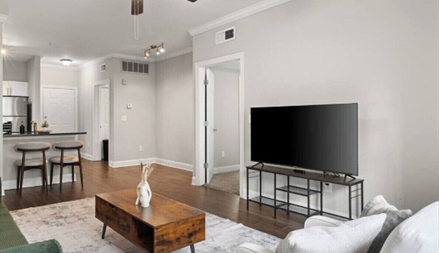 Luxury Midtown Getaway | 1BR 1BA Pool Gym Lounge Free Parking