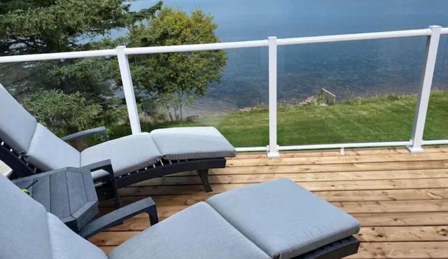 Luxury Mill River waterfront cottage w/fireplace