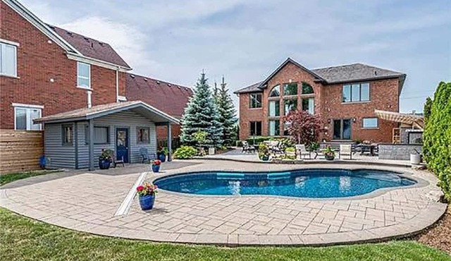 Luxury Million $$$ Ontario Lakefront Estate Vacation House - Outdoor Heated Pool