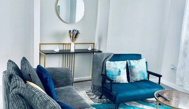 Luxury Mini Penthouse, Strood