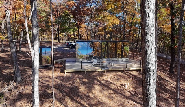 Luxury Mirror Cabin with Lake View - Storm