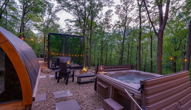 Luxury Mirror Cabin ~ Sauna/Hot Tub/Mountain Views
