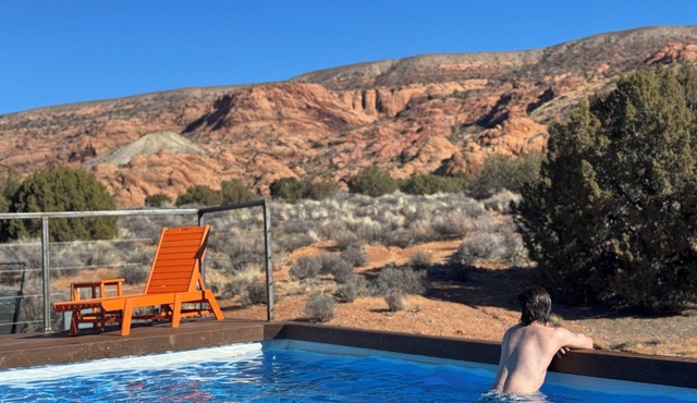 Luxury Moab Home, Stunning Views, Pool, Hottub, Sauna, Dome, Games, 7bd, slps 26