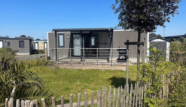 Luxury Mobile Home, 3BR, Near Beach, Heated Pool, Gym, WiFi