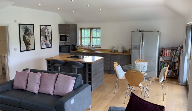 Luxury, modern property close to Stratford & Warwick-good Golf Courses