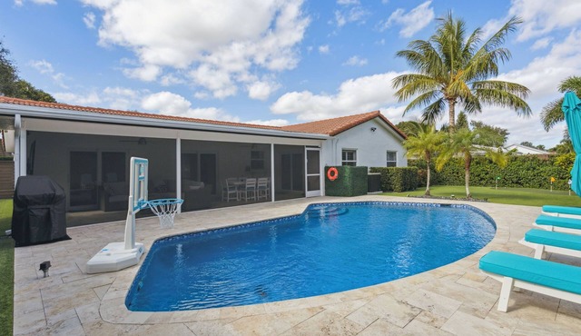 Luxury Modern Palm Beach Gardens Home with Heated Pool-Near Beach & Restaurants