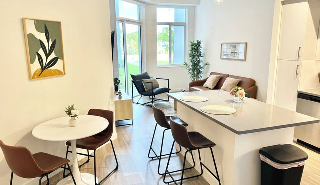 Luxury & Modern 1-bedroom apartment room in West Palm Beach - POOL & GYM