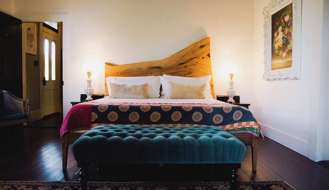 Luxury Modern 1880's Farmhouse with Pool in Lockhart, the BBQ Capital of Texas