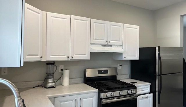 Luxury & Modern 2 bedroom apartment , near the beach !
