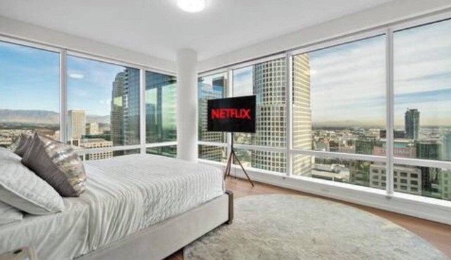 Luxury Modern 2-bedroom apartment Home in Los Angeles w/WiFi + Central Ac