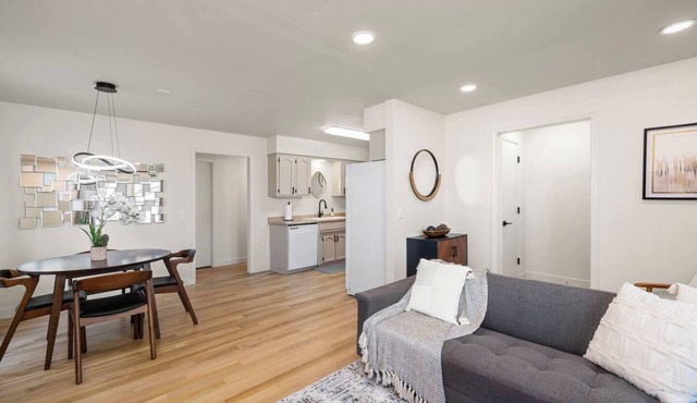 Luxury Modern 2BR W/Garage