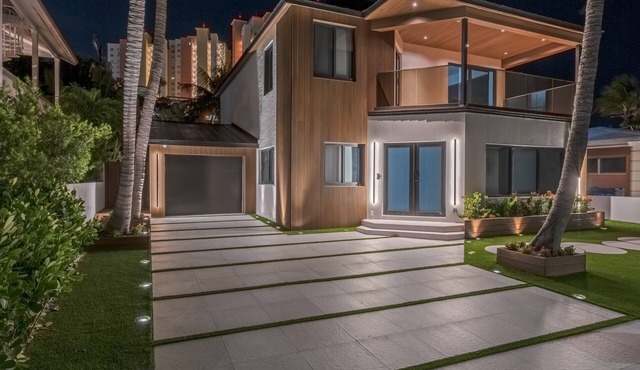 Luxury Modern 3/2 w/Gorgeous Intracoastal Views & Endless Fun. Sleeps up to 10