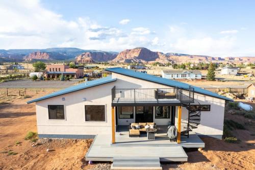 Luxury Modern 4 Bedroom House Near Capitol Reef NP