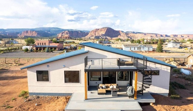 Luxury Modern 4 Bedroom House Near Capitol Reef NP