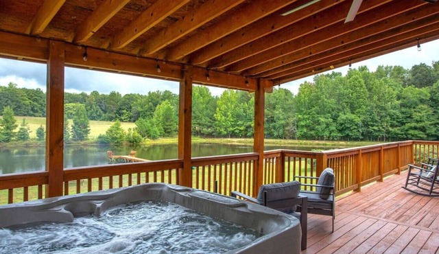 Luxury Modern A-Frame Lodge on 25 Acres Lakeside Retreat & Hot Tub Oasis